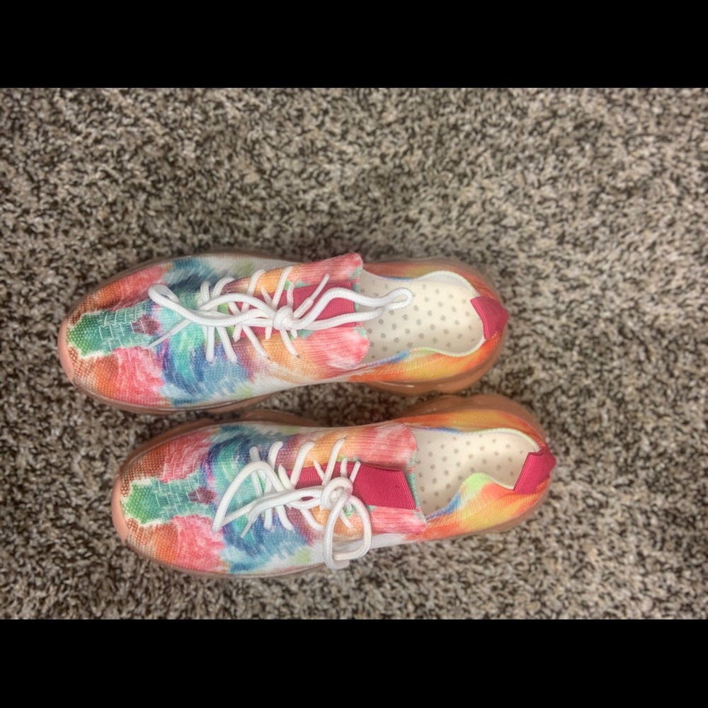 Shoes - Picture 2 of 4